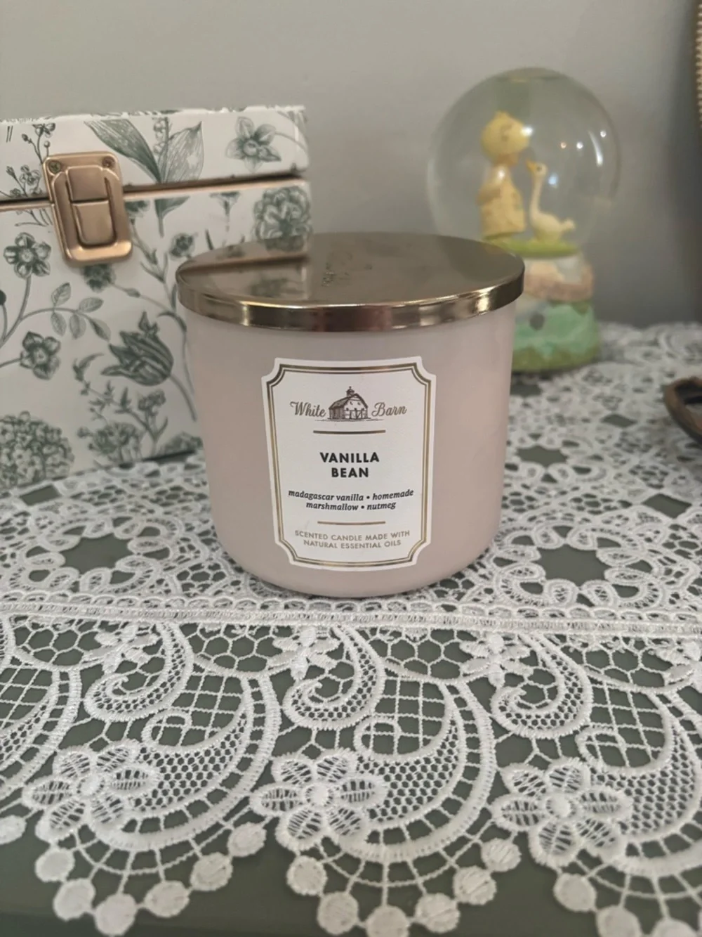 White Barn Vanilla Bean Candle - Soft Pink with Gold Lid - Picture 1 of 4